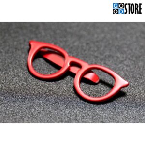 Moodsad punased prillid rõiva või lipsunõelaks